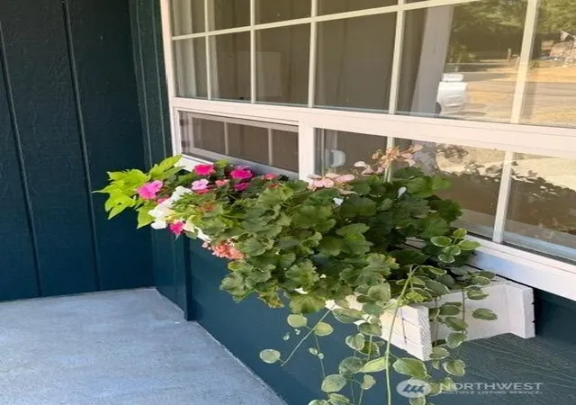 Photo 3 of Sale Pending at 3033 Chelsea Ct Nw, Olympia, WA 98502 | MLS# NWM2573691 | Listing updated on 2026-09-25