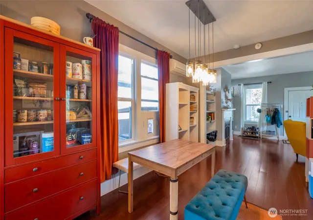 Photo 4 of Single family home for sale at 937 N 88Th St, Seattle, WA 98103 | MLS# NWM2573768 | Listing updated on 2026-09-25