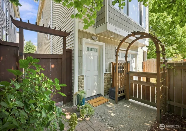 Photo 3 of Sale Pending at 6800 Oswego Pl Ne, Seattle, WA 98115 | MLS# NWM2573805 | Listing updated on 2026-09-29