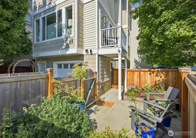 Photo 3 of Sale Pending at 6800 Oswego Pl Ne, Seattle, WA 98115 | MLS# NWM2573805 | Listing updated on 2026-09-29