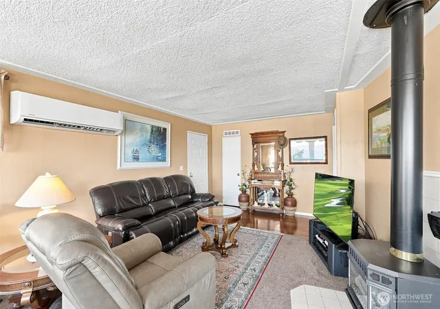 Photo 4 of Manufactured home for sale at 29020 1St Ave S #23, Des Moines, WA 98198 | MLS# NWM2573817 | Listing updated on 2026-10-01