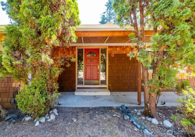 Photo 4 of Sale Pending at 5443 Coles Rd, Langley, WA 98260 | MLS# NWM2573826 | Listing updated on 2026-09-25