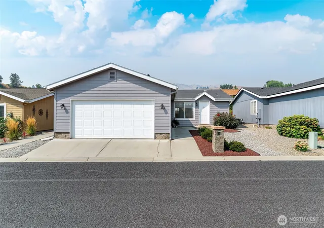 Photo 1 of Manufactured home for sale at 1228 Hill St, Wenatchee, WA 98801 | MLS# NWM2573959 | Listing updated on 2026-09-28