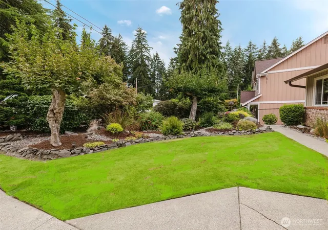 Photo 3 of House for sale at 3614 3616 Crestview Dr W, University Place, WA 98466 | MLS# NWM2573961 | Listing updated on 2026-10-01