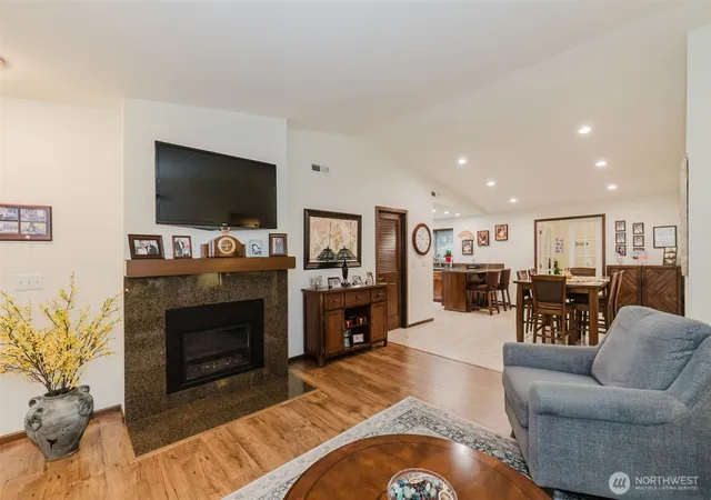 Photo 4 of House for sale at 3614 3616 Crestview Dr W, University Place, WA 98466 | MLS# NWM2573961 | Listing updated on 2026-10-01