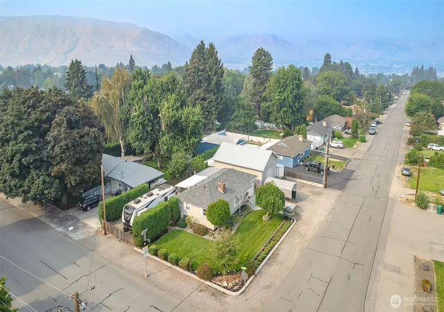 Photo 1 of Contingent at 1388 Tedford St Se, East Wenatchee, WA 98802 | MLS# NWM2574010 | Listing updated on 2026-09-28