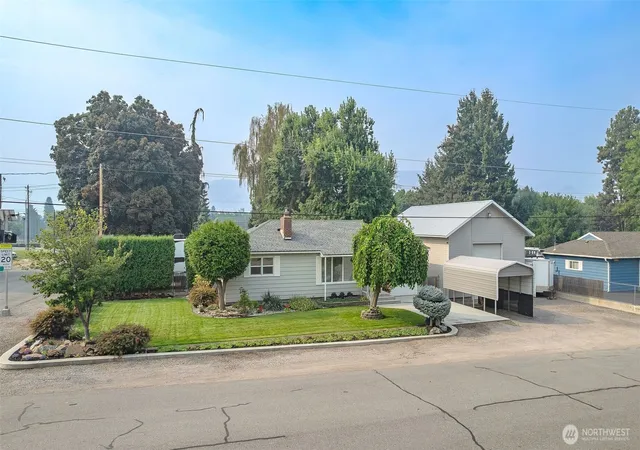 Photo 2 of Contingent at 1388 Tedford St Se, East Wenatchee, WA 98802 | MLS# NWM2574010 | Listing updated on 2026-09-28