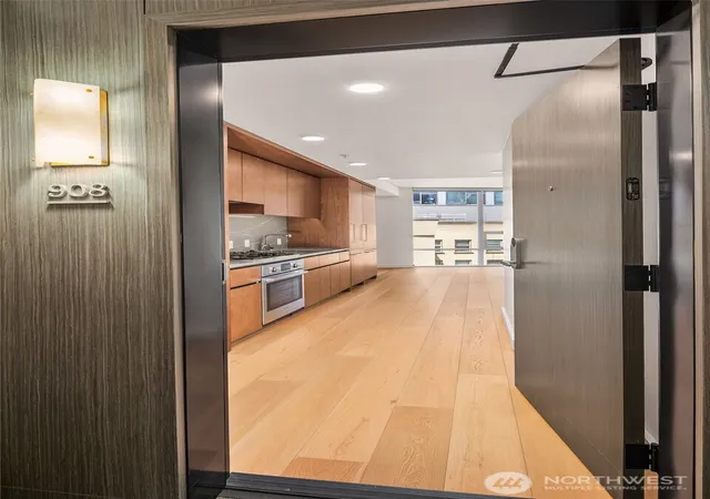 Photo 3 of Condo for sale at 121 Stewart St #908, Seattle, WA 98101 | MLS# NWM2574071 | Listing updated on 2026-09-25