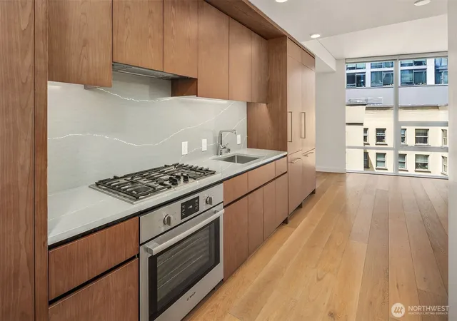 Photo 4 of Condo for sale at 121 Stewart St #908, Seattle, WA 98101 | MLS# NWM2574071 | Listing updated on 2026-09-25