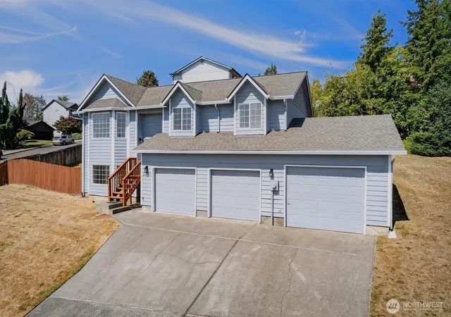 Photo 2 of Single family home for sale at 2701 Glen More St, Kelso, WA 98626 | MLS# NWM2574144 | Listing updated on 2026-09-25
