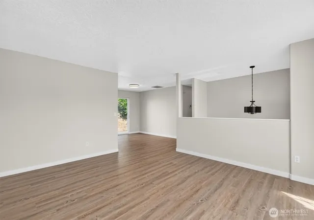 Photo 4 of Single family home for sale at 2701 Glen More St, Kelso, WA 98626 | MLS# NWM2574144 | Listing updated on 2026-09-25