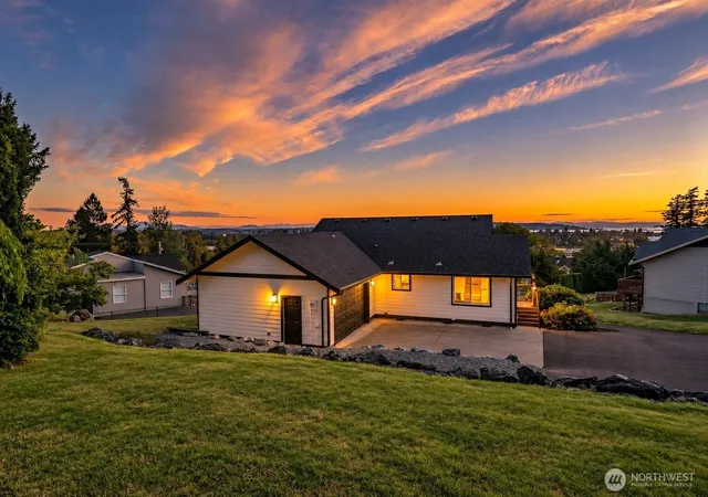 Single family home for sale at 668 Parkview Pl, Blaine, WA 98230 | MLS# NWM2574195