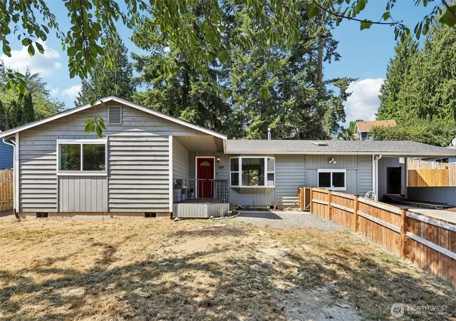 Photo 1 of Single family home for sale at 814 S Davies Rd, Lake Stevens, WA 98258 | MLS# NWM2574204 | Listing updated on 2026-09-24
