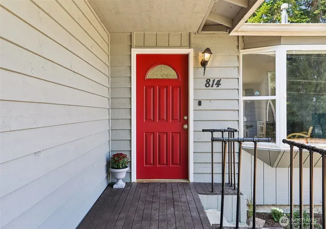Photo 2 of Single family home for sale at 814 S Davies Rd, Lake Stevens, WA 98258 | MLS# NWM2574204 | Listing updated on 2026-09-24