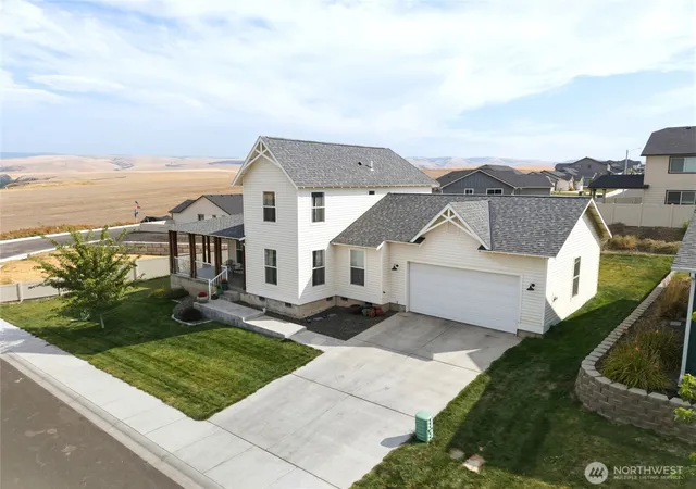 Photo 2 of Single family home for sale at 10 Lewis Cir, Milton Freewater, OR 97862 | MLS# NWM2574206 | Listing updated on 2026-09-21