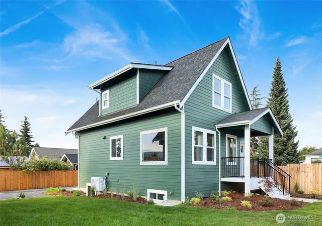 Photo 4 of Single family home for sale at 506 Alabama St, Bellingham, WA 98225 | MLS# NWM2574317 | Listing updated on 2026-09-25