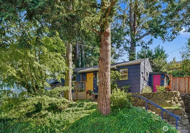 Photo 1 of Single family home for sale at 4320 31st Avenue W, Seattle, WA 98199 | MLS# NWM2574328 | Listing updated on 2026-09-21