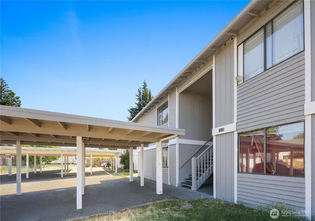 Photo 3 of Multi family home for sale at 2826 D Pl Se, Auburn, WA 98002 | MLS# NWM2574331 | Listing updated on 2026-09-21