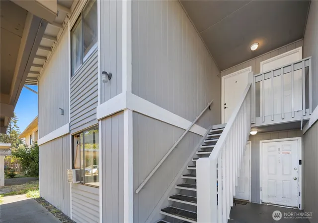 Photo 4 of Multi family home for sale at 2826 D Pl Se, Auburn, WA 98002 | MLS# NWM2574331 | Listing updated on 2026-09-21
