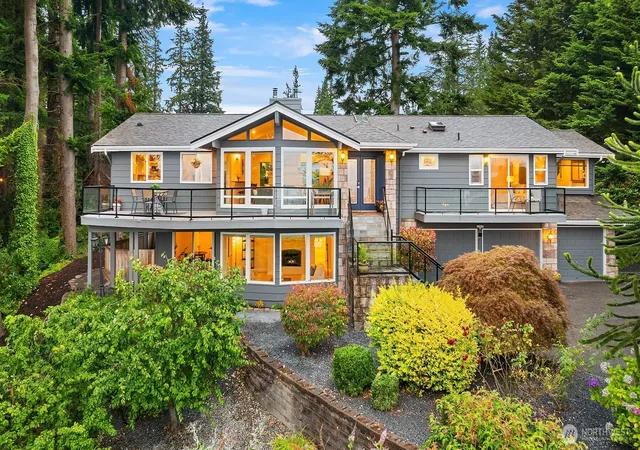 Photo 2 of Single family home for sale at 310 Skyline Dr, Edmonds, WA 98020 | MLS# NWM2574379 | Listing updated on 2026-09-22