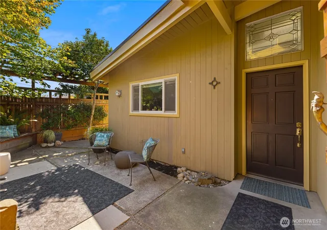 Photo 1 of Sale Pending at 3016 47th Avenue Sw, Seattle, WA 98116 | MLS# NWM2574480 | Listing updated on 2026-09-25