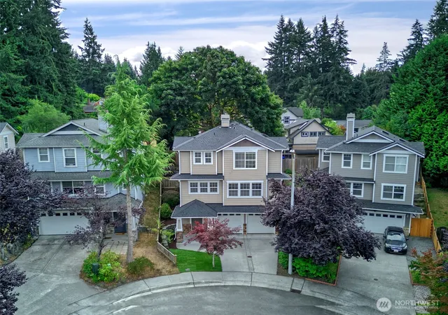 Photo 2 of Sale Pending at 405 46th St Se, Everett, WA 98203 | MLS# NWM2574549 | Listing updated on 2026-09-21