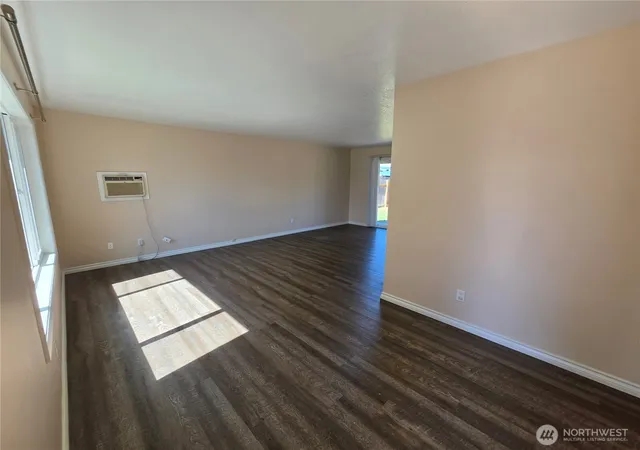 Photo 3 of Single family home for sale at 3382 Nebraska St, Longview, WA 98632 | MLS# NWM2574603 | Listing updated on 2026-09-23