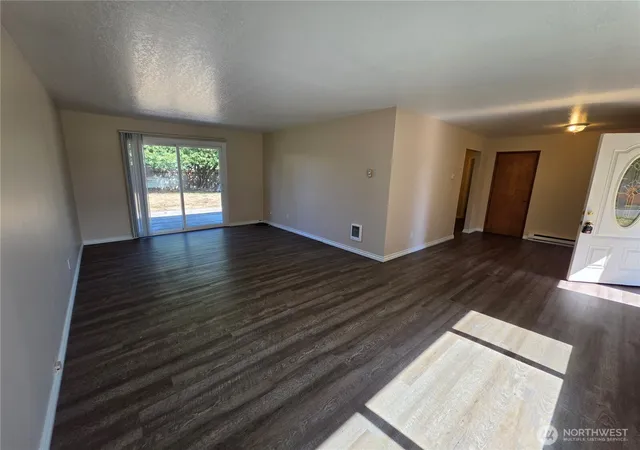 Photo 3 of Single family home for sale at 3382 Nebraska St, Longview, WA 98632 | MLS# NWM2574603 | Listing updated on 2026-09-23