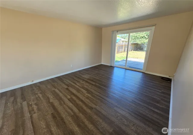 Photo 4 of Single family home for sale at 3382 Nebraska St, Longview, WA 98632 | MLS# NWM2574603 | Listing updated on 2026-09-23