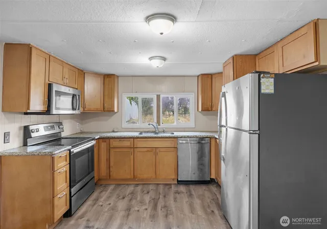 Photo 3 of Single family home for sale at 42703 Auburn Enumclaw Rd Se, Enumclaw, WA 98022 | MLS# NWM2574635 | Listing updated on 2026-09-30