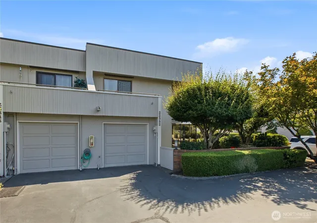 Photo 4 of Sale Pending at 22352 6Th Ave S #2, Des Moines, WA 98198 | MLS# NWM2574663 | Listing updated on 2026-10-01