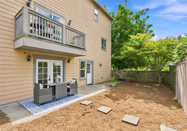 Photo 3 of Sale Pending at 2604 Sw Genesee St, Seattle, WA 98106 | MLS# NWM2574722 | Listing updated on 2026-09-25