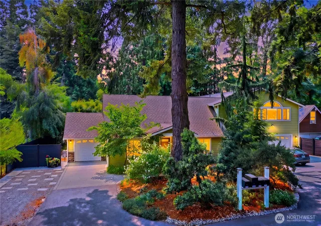 Multi family home for sale at 11633 Ne 92Nd St, Kirkland, WA 98033 | MLS# NWM2574758