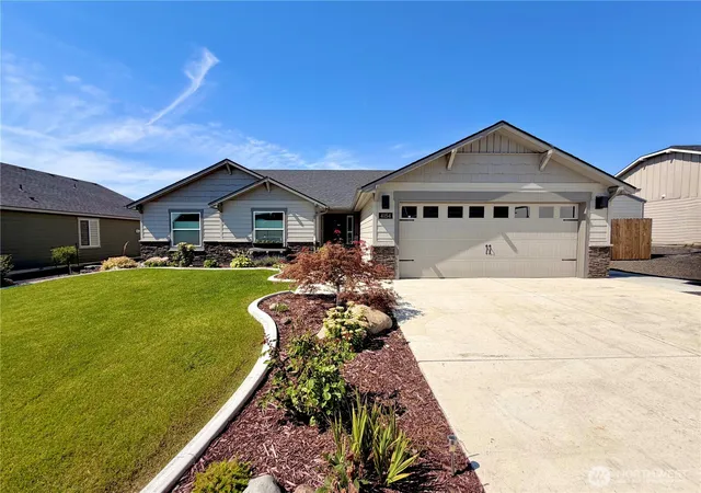 Photo 2 of Single family home for sale at 4154 Hedman Ct, Moses Lake, WA 98837 | MLS# NWM2574767 | Listing updated on 2026-09-25