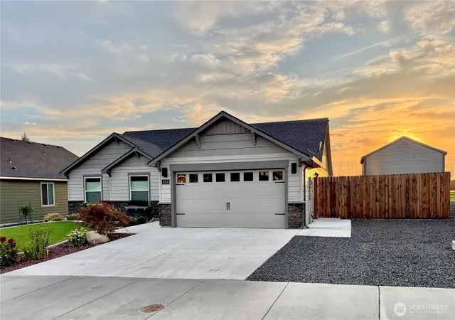 Photo 3 of Single family home for sale at 4154 Hedman Ct, Moses Lake, WA 98837 | MLS# NWM2574767 | Listing updated on 2026-09-25