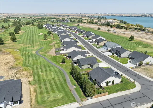 Photo 4 of Single family home for sale at 4154 Hedman Ct, Moses Lake, WA 98837 | MLS# NWM2574767 | Listing updated on 2026-09-25