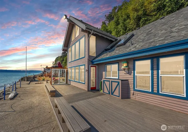Photo 1 of Single family home for sale at 14 S Beach Dr #H, Everett, WA 98206 | MLS# NWM2574813 | Listing updated on 2026-09-25