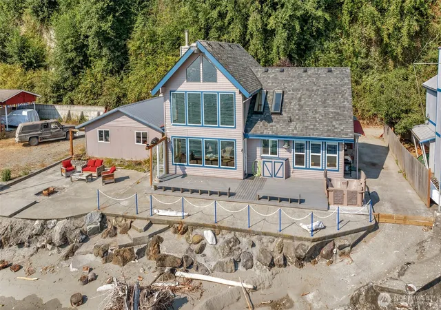 Photo 2 of Single family home for sale at 14 S Beach Dr #H, Everett, WA 98206 | MLS# NWM2574813 | Listing updated on 2026-09-25