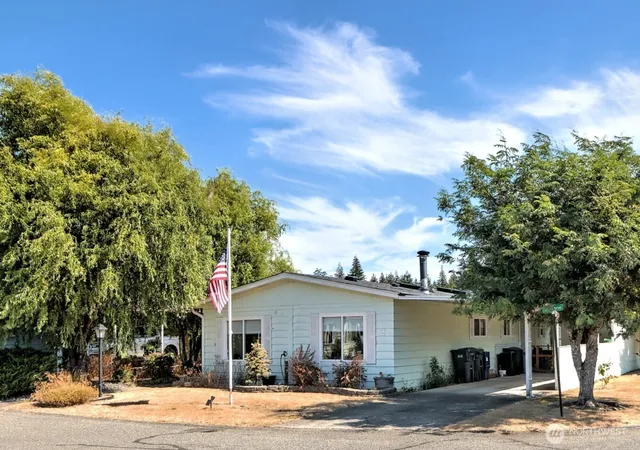 Photo 2 of Manufactured home for sale at 2 Dasher, Shelton, WA 98584 | MLS# NWM2574885 | Listing updated on 2026-09-25