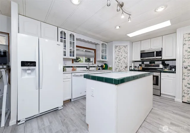 Photo 4 of Manufactured home for sale at 2 Dasher, Shelton, WA 98584 | MLS# NWM2574885 | Listing updated on 2026-09-25