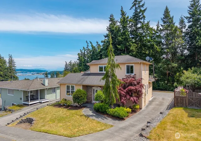 Photo 1 of Sale Pending at 2140 Sw Vista Park Dr, Oak Harbor, WA 98277 | MLS# NWM2574903 | Listing updated on 2026-10-02