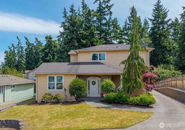 Photo 3 of Sale Pending at 2140 Sw Vista Park Dr, Oak Harbor, WA 98277 | MLS# NWM2574903 | Listing updated on 2026-10-02