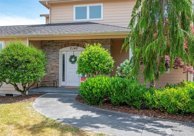 Photo 3 of Sale Pending at 2140 Sw Vista Park Dr, Oak Harbor, WA 98277 | MLS# NWM2574903 | Listing updated on 2026-10-02