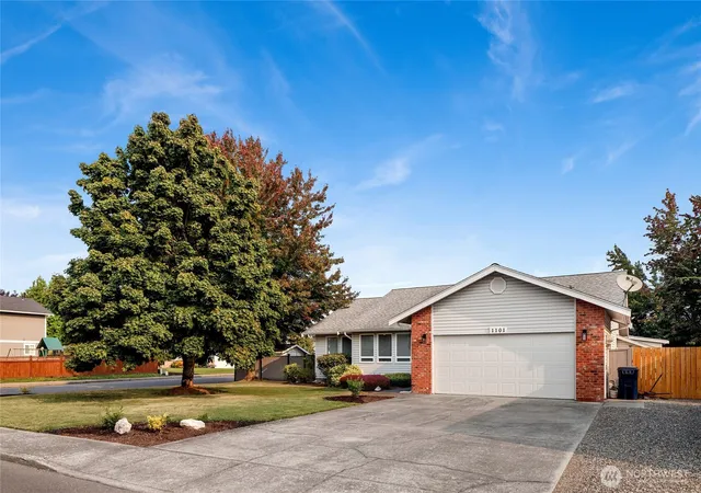 Photo 2 of Single family home for sale at 1101 Cascade Way, Lynden, WA 98264 | MLS# NWM2574914 | Listing updated on 2026-09-25