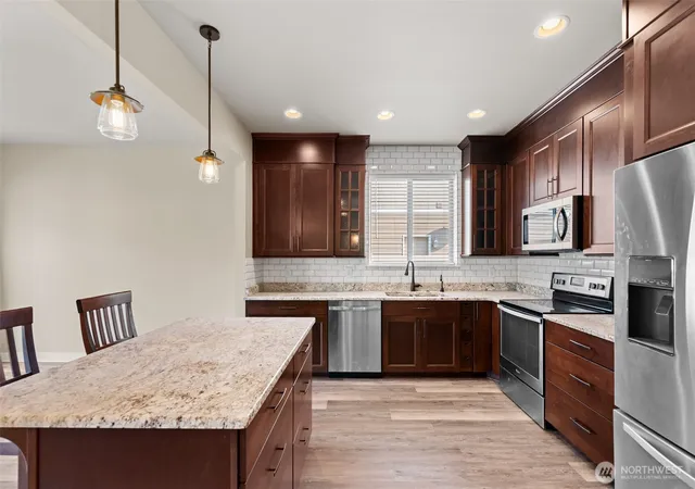 Photo 4 of Single family home for sale at 1726 Skeena Ct, Wenatchee, WA 98801 | MLS# NWM2574952 | Listing updated on 2026-10-01