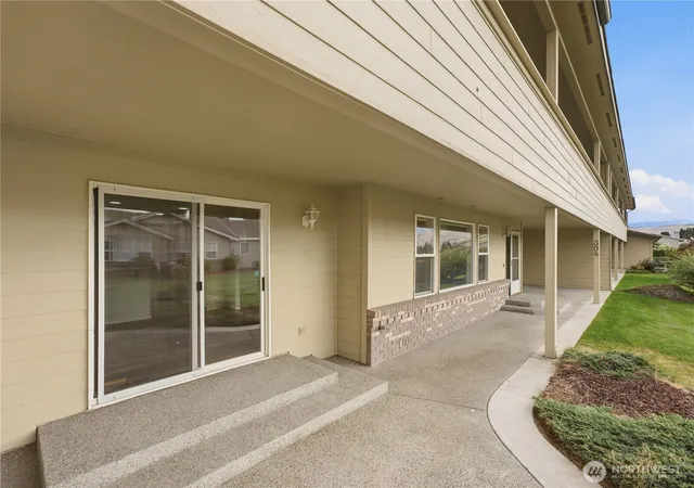 Photo 3 of Condo for sale at 1380 Eastmont Ave #304, East Wenatchee, WA 98802 | MLS# NWM2575066 | Listing updated on 2026-09-25