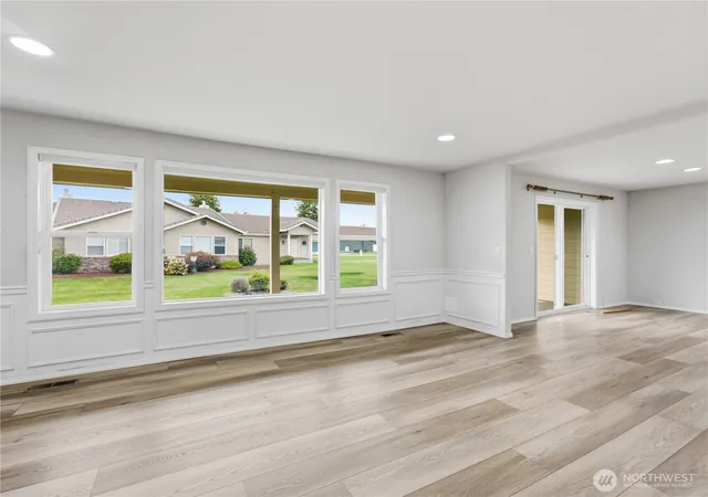 Photo 4 of Condo for sale at 1380 Eastmont Ave #304, East Wenatchee, WA 98802 | MLS# NWM2575066 | Listing updated on 2026-09-25