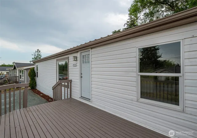 Photo 3 of Manufactured home for sale at 1012 Shawn Ave, Oak Harbor, WA 98277 | MLS# NWM2575217 | Listing updated on 2026-10-01