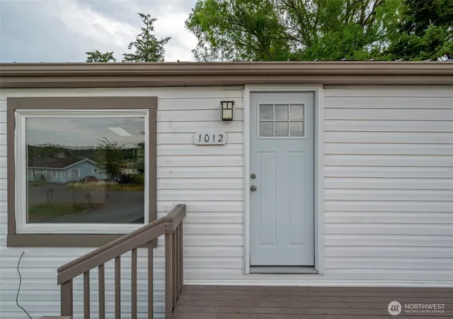 Photo 4 of Manufactured home for sale at 1012 Shawn Ave, Oak Harbor, WA 98277 | MLS# NWM2575217 | Listing updated on 2026-10-01