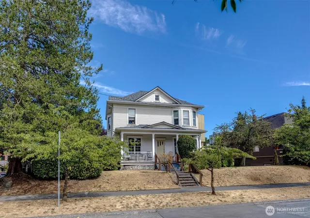 Photo 3 of Single family home for sale at 5522 12th Avenue Ne, Seattle, WA 98105 | MLS# NWM2575287 | Listing updated on 2026-09-25